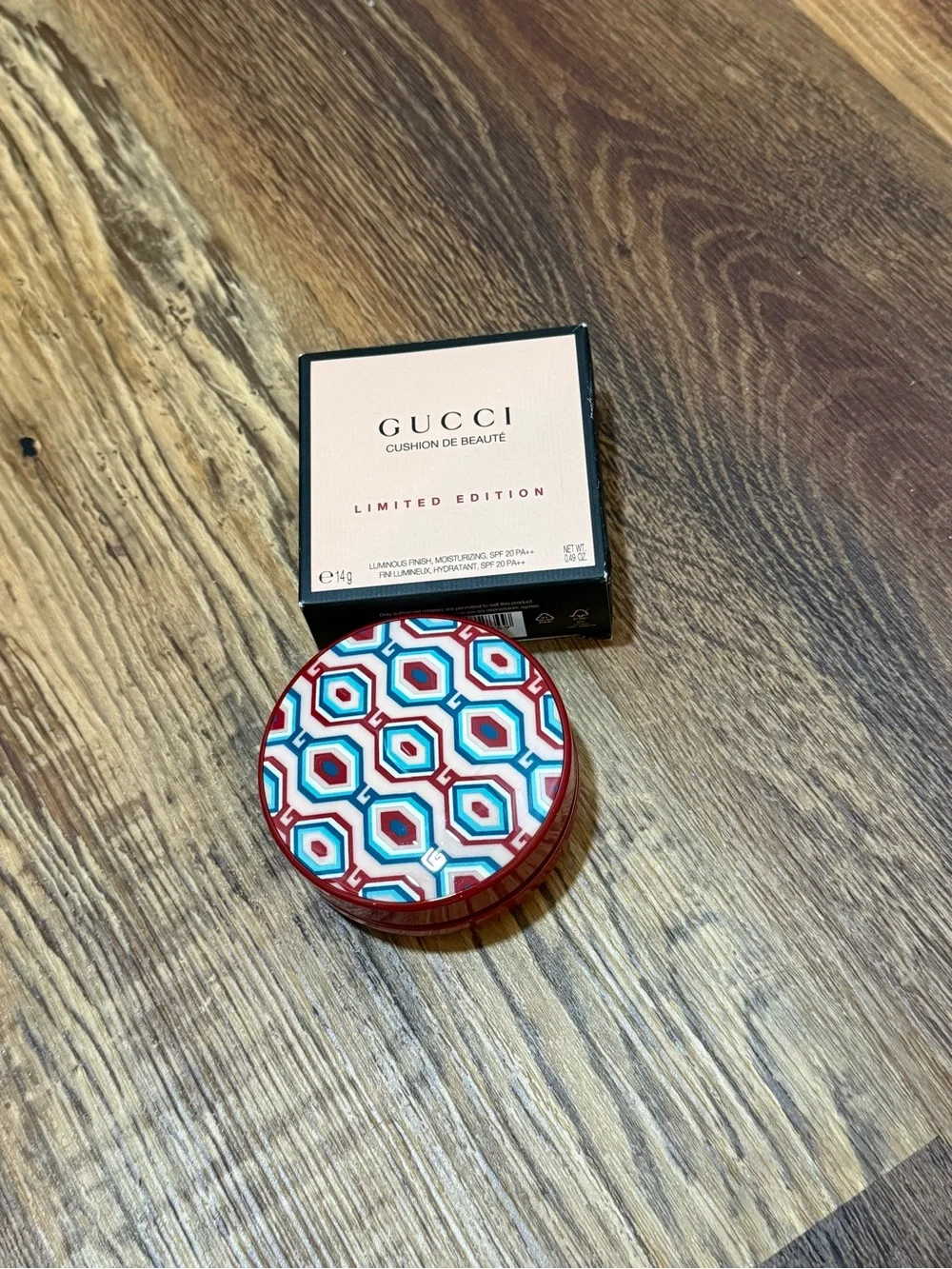 GUCCI | Limited Edition Compact Cushion De Beauté Foundation Shade 2.5
